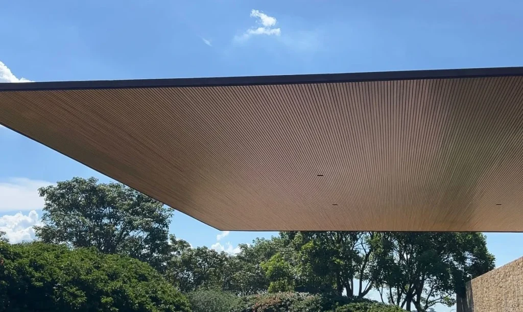 Antes e depois de restauração de piso de jatobá no Brooklin — Renova Tacos
