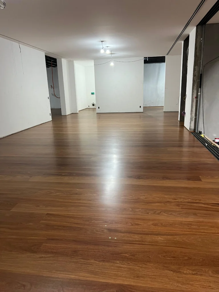 Piso de madeira raspado e renovado em São Paulo — Renova Tacos