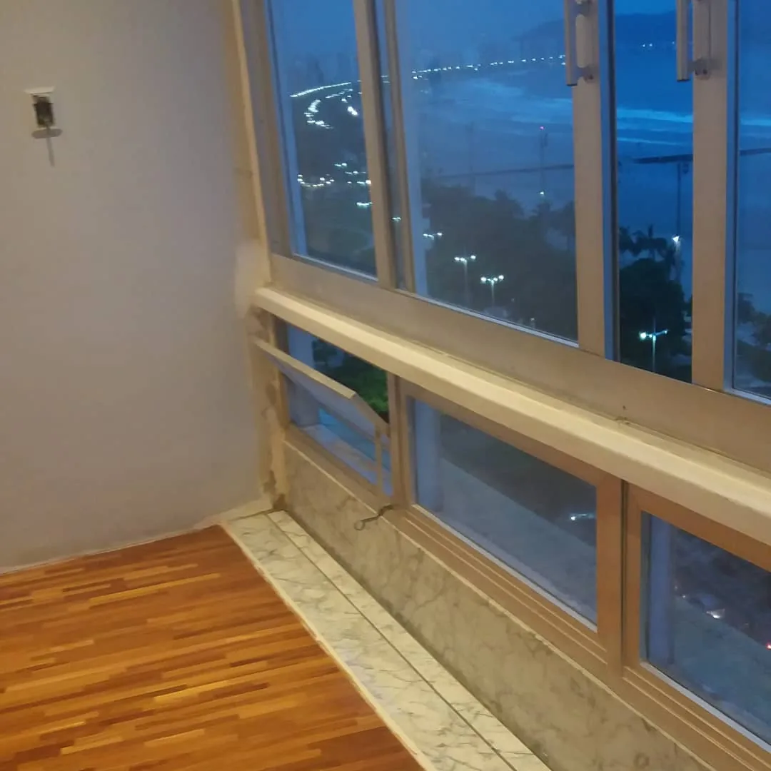 Piso de madeira restaurado pela Renova Tacos