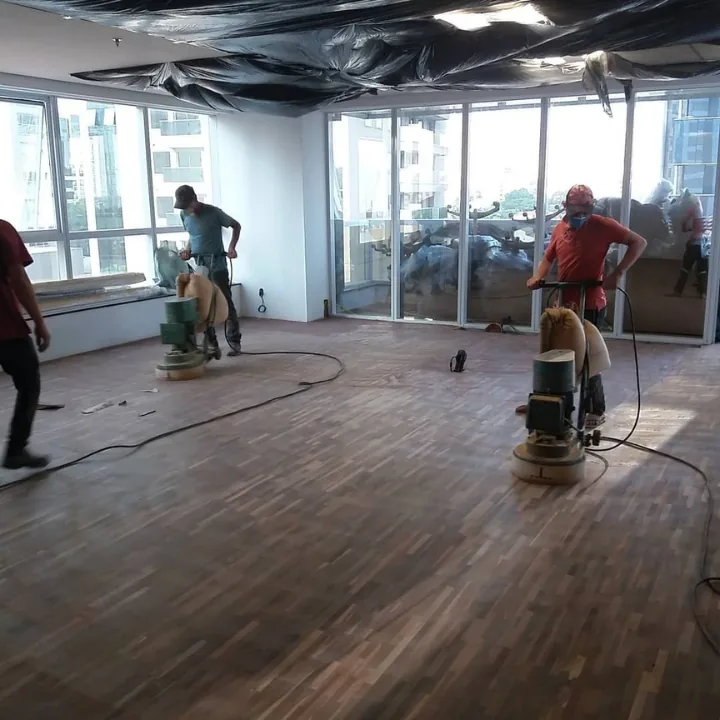 Equipe Renova Tacos preparando taco antes da calafetação em São Paulo