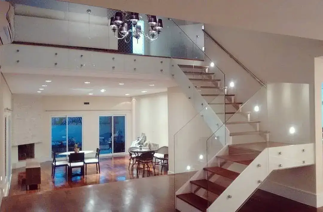 Piso de madeira com tom claro em São Paulo — Renova Tacos